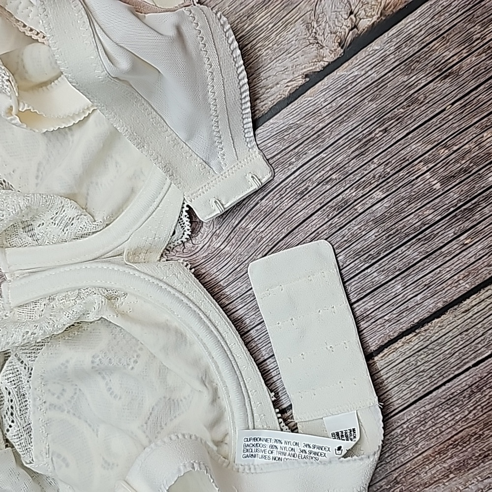 NEW THREE PLAYTEX LINED UNDERWIRE BRAS - Picture 9 of 15